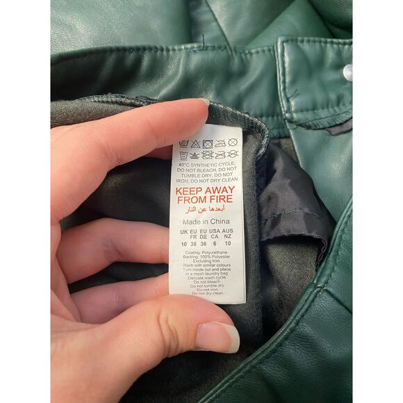 Pretty Little Thing NWT Bottle Green Faux Leather Wide Leg Pants Size 6 - Picture 8 of 8